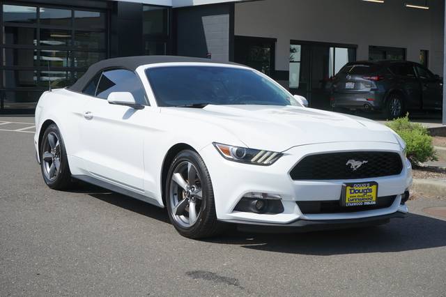 2016 Ford Mustang V6 RWD photo