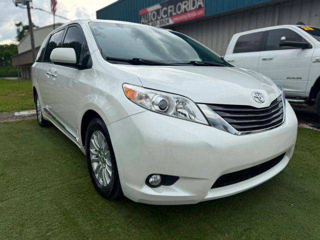 2016 Toyota Sienna XLE Premium FWD photo