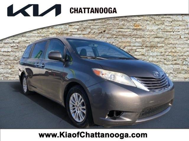 2016 Toyota Sienna XLE FWD photo