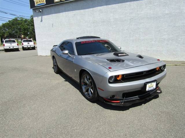 2016 Dodge Challenger SXT Plus RWD photo