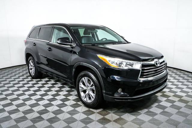2015 Toyota Highlander LE Plus FWD photo