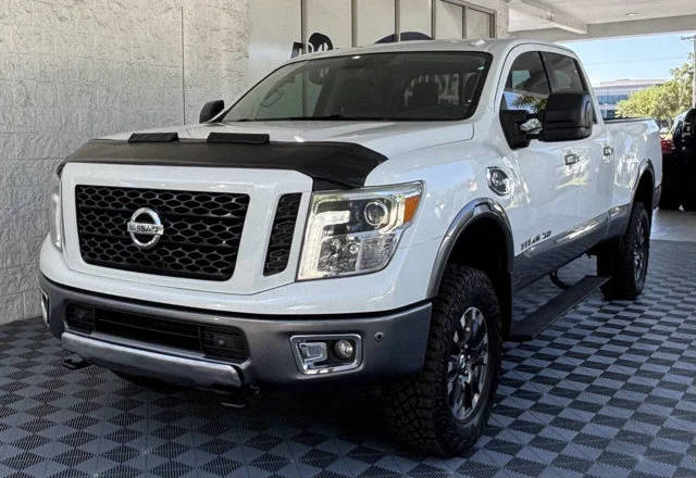 2016 Nissan Titan XD PRO-4X 4WD photo