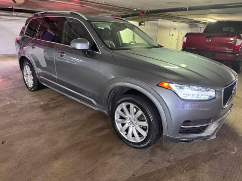 2016 Volvo XC90 T6 Momentum AWD photo
