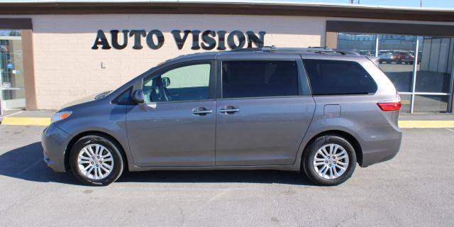 2016 Toyota Sienna XLE FWD photo
