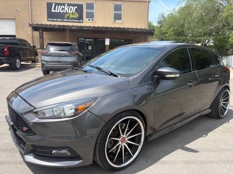 2016 Ford Focus ST FWD photo