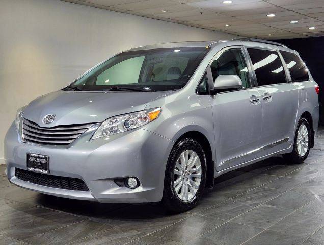 2016 Toyota Sienna XLE FWD photo