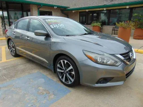 2016 Nissan Altima 2.5 SR FWD photo