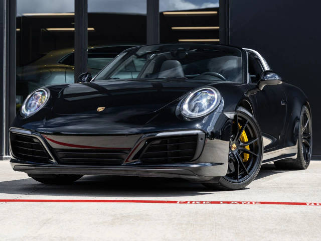2017 Porsche 911 4S AWD photo