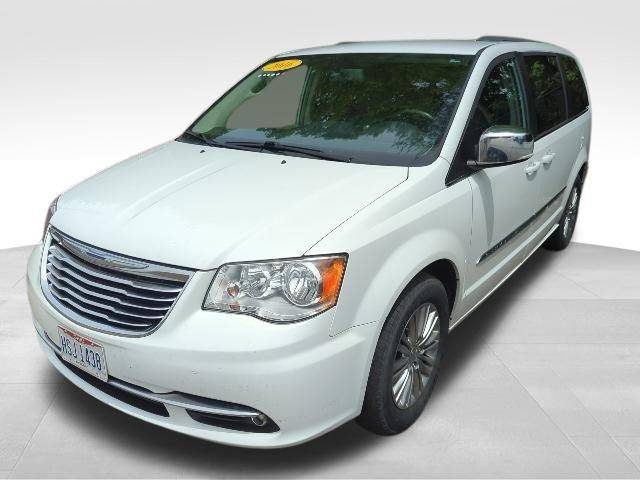 2016 Chrysler Town and Country Touring-L FWD photo