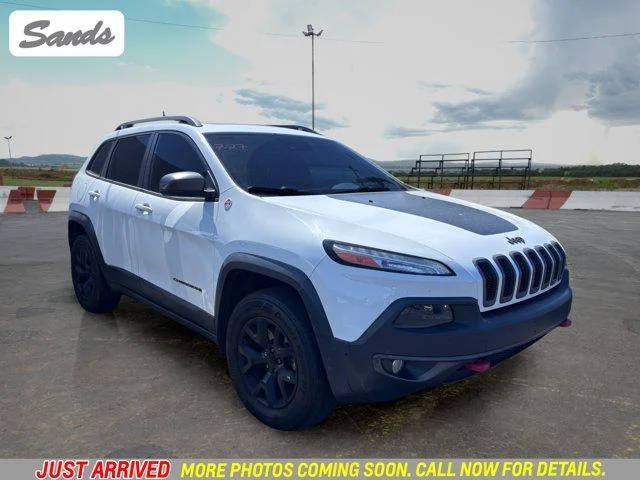 2016 Jeep Cherokee Trailhawk 4WD photo