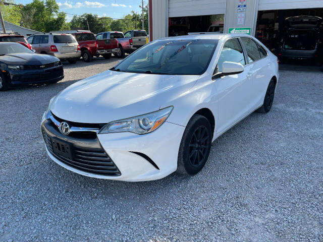 2016 Toyota Camry LE FWD photo