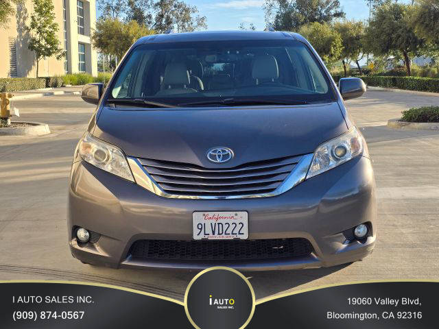 2016 Toyota Sienna XLE FWD photo
