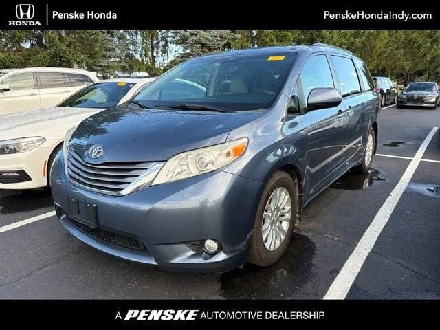 2016 Toyota Sienna XLE FWD photo