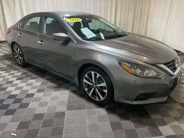 2016 Nissan Altima 2.5 SR FWD photo