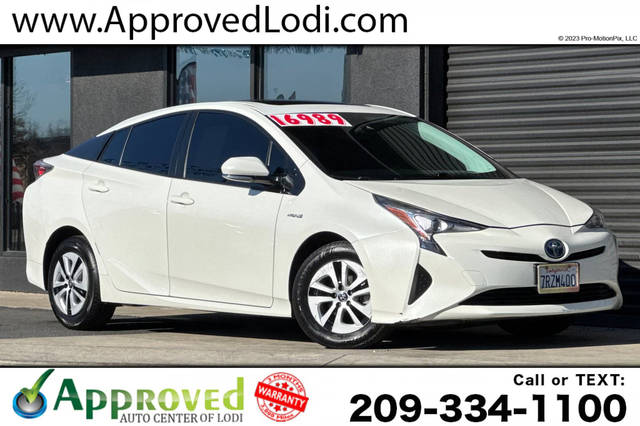 2016 Toyota Prius Three FWD photo