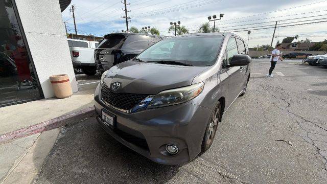 2016 Toyota Sienna SE Premium FWD photo