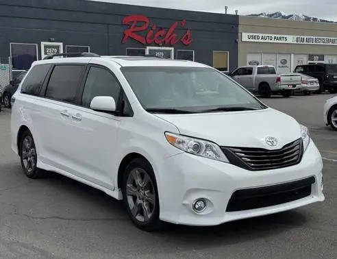 2016 Toyota Sienna SE FWD photo