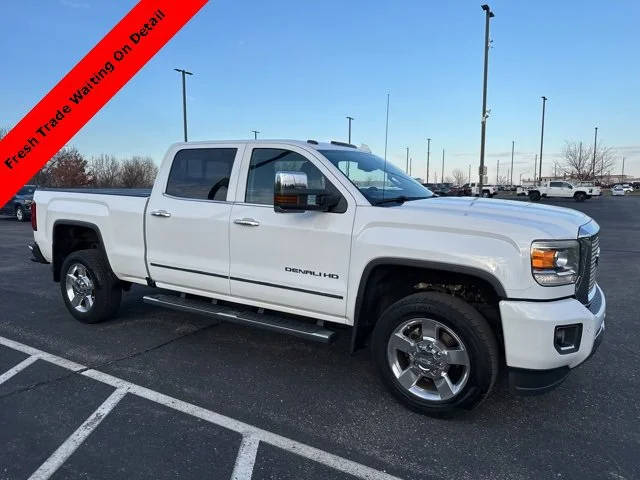 2016 GMC Sierra 2500HD Denali 4WD photo