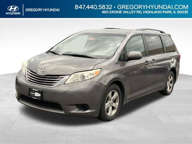 2016 Toyota Sienna LE FWD photo