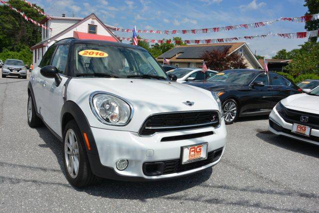 2016 MINI Countryman S FWD photo