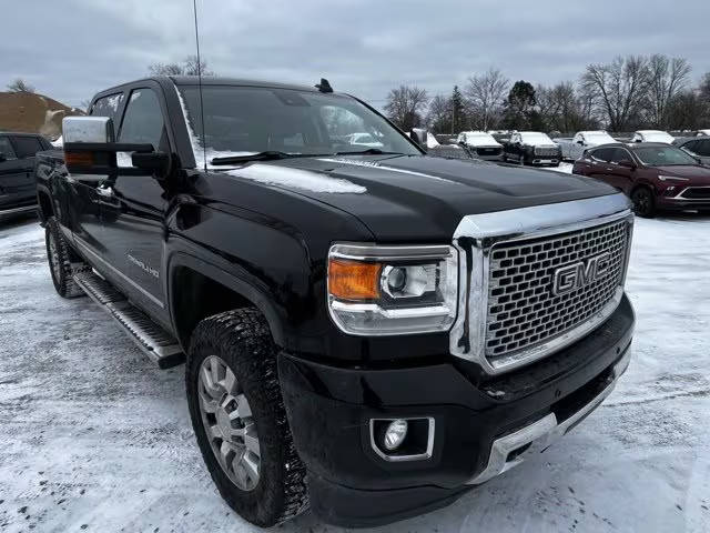 2016 GMC Sierra 2500HD Denali 4WD photo