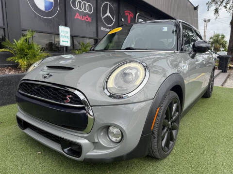 2016 MINI Hardtop 4 Door S FWD photo