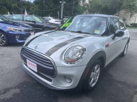 2016 MINI Hardtop 4 Door FWD photo