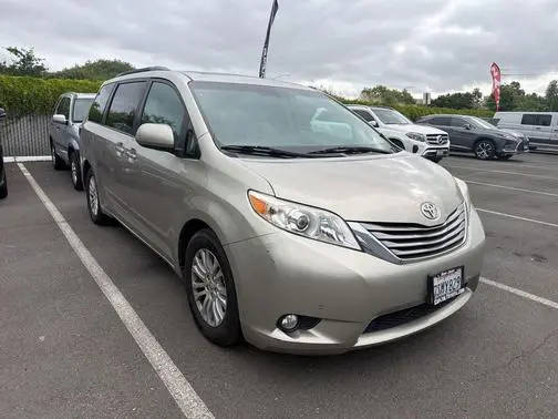 2016 Toyota Sienna XLE FWD photo