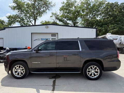 2016 GMC Yukon XL SLT 4WD photo