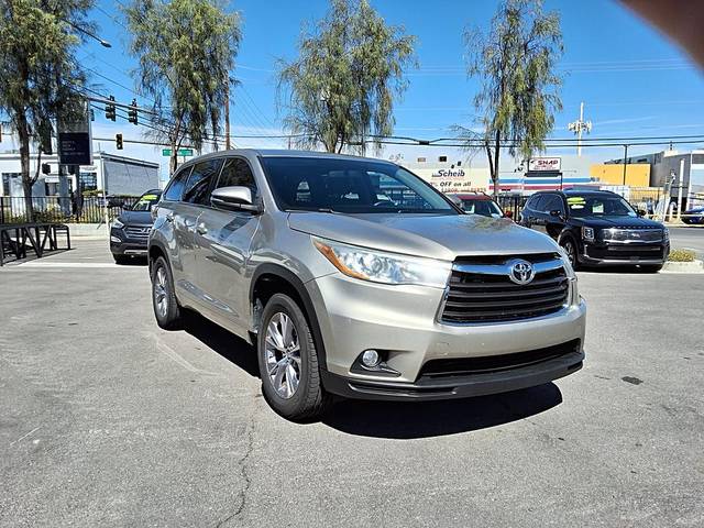 2016 Toyota Highlander LE Plus FWD photo