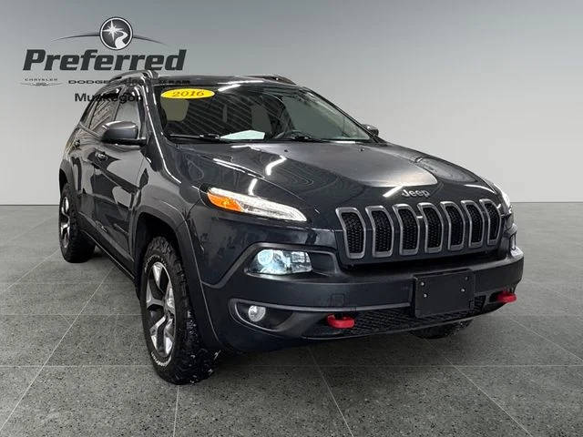 2016 Jeep Cherokee Trailhawk 4WD photo