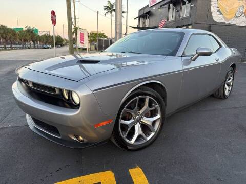 2016 Dodge Challenger SXT Plus RWD photo