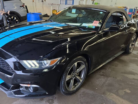 2015 Ford Mustang V6 RWD photo