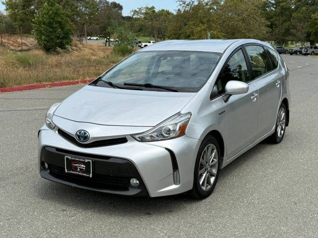 2016 Toyota Prius v Five FWD photo