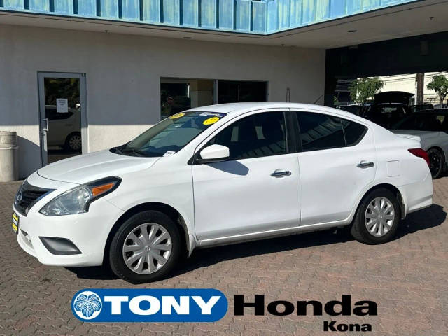 2016 Nissan Versa SV FWD photo