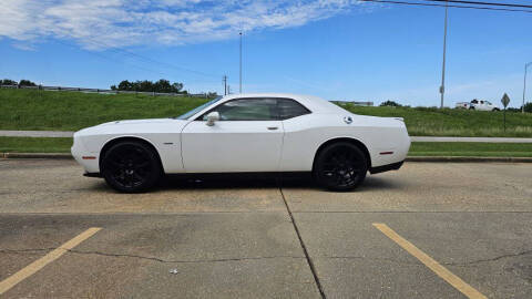 2016 Dodge Challenger R/T RWD photo