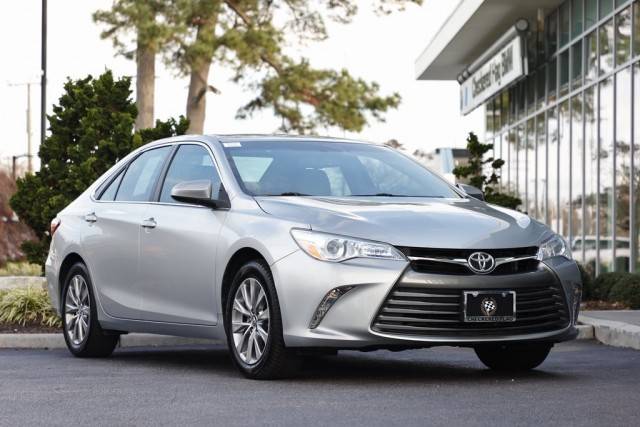 2016 Toyota Camry XLE FWD photo