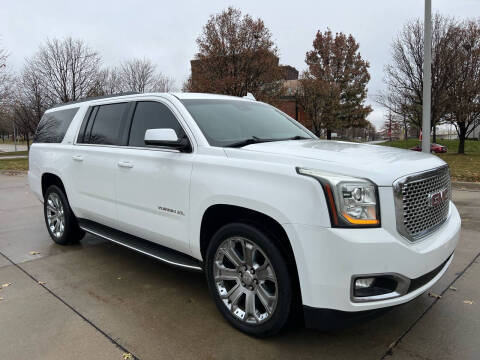 2016 GMC Yukon XL SLT 4WD photo