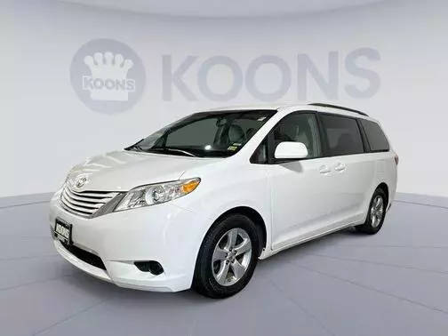 2016 Toyota Sienna LE FWD photo