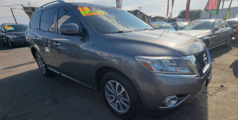 2016 Nissan Pathfinder SV FWD photo