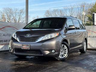 2016 Toyota Sienna XLE FWD photo