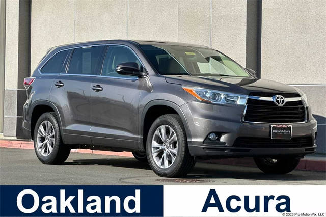 2016 Toyota Highlander LE Plus FWD photo