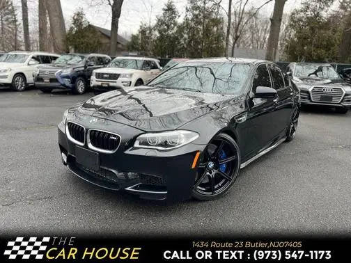 2016 BMW M5  RWD photo