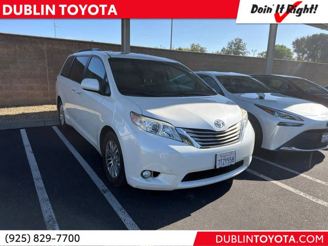 2016 Toyota Sienna XLE FWD photo