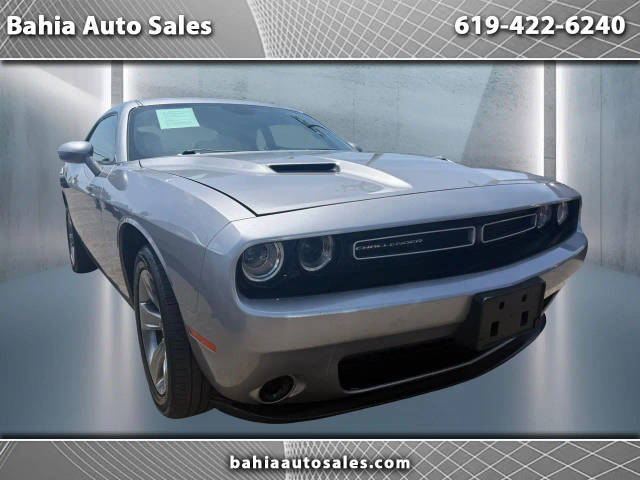 2015 Dodge Challenger SXT RWD photo