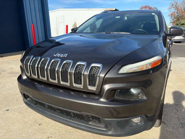 2016 Jeep Cherokee Latitude FWD photo