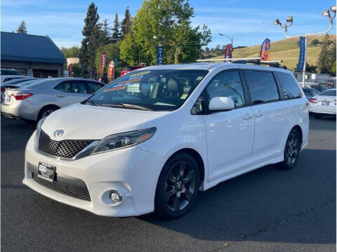 2016 Toyota Sienna SE FWD photo