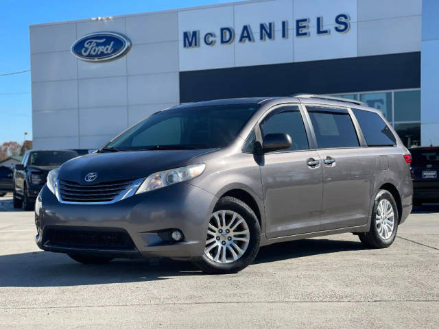 2016 Toyota Sienna XLE Premium FWD photo