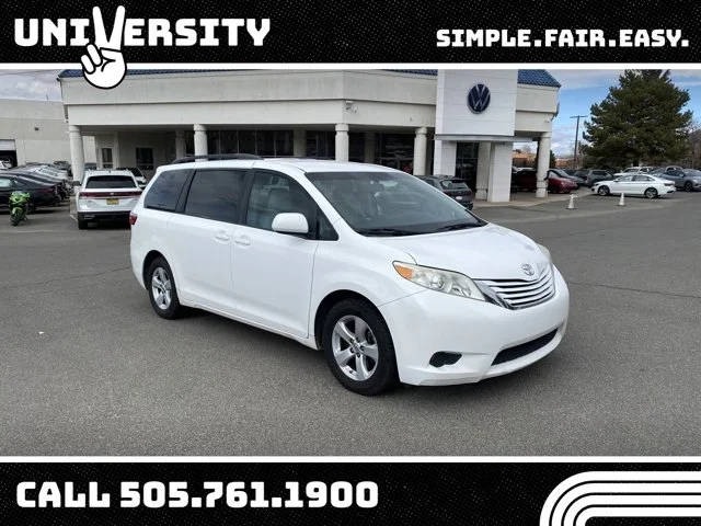 2015 Toyota Sienna LE FWD photo