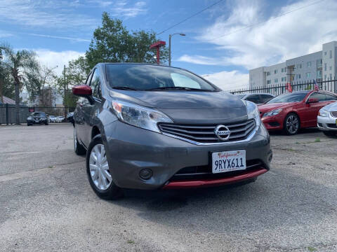 2016 Nissan Versa Note SV FWD photo